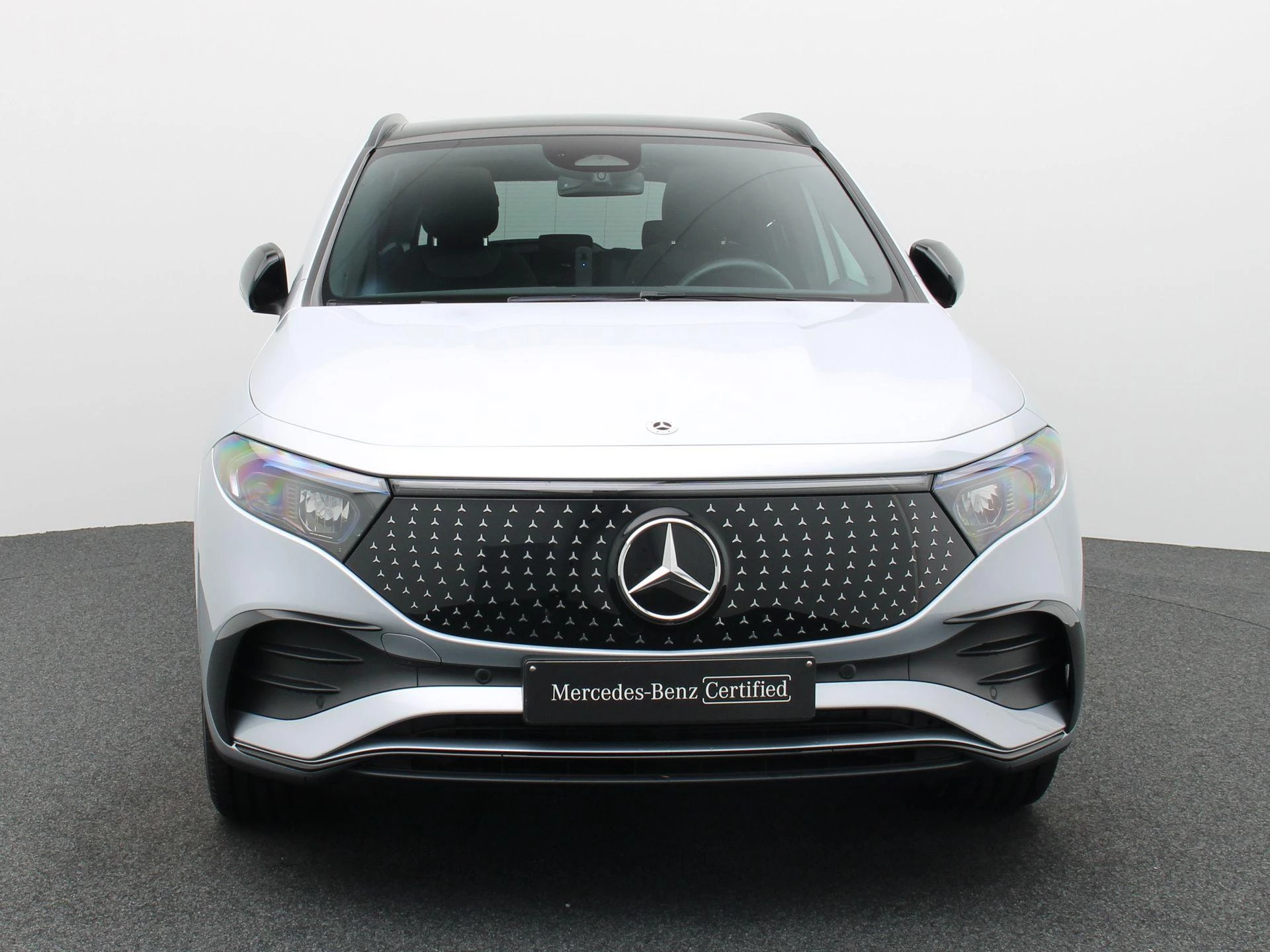 Mercedes-Benz-EQA-image-2
