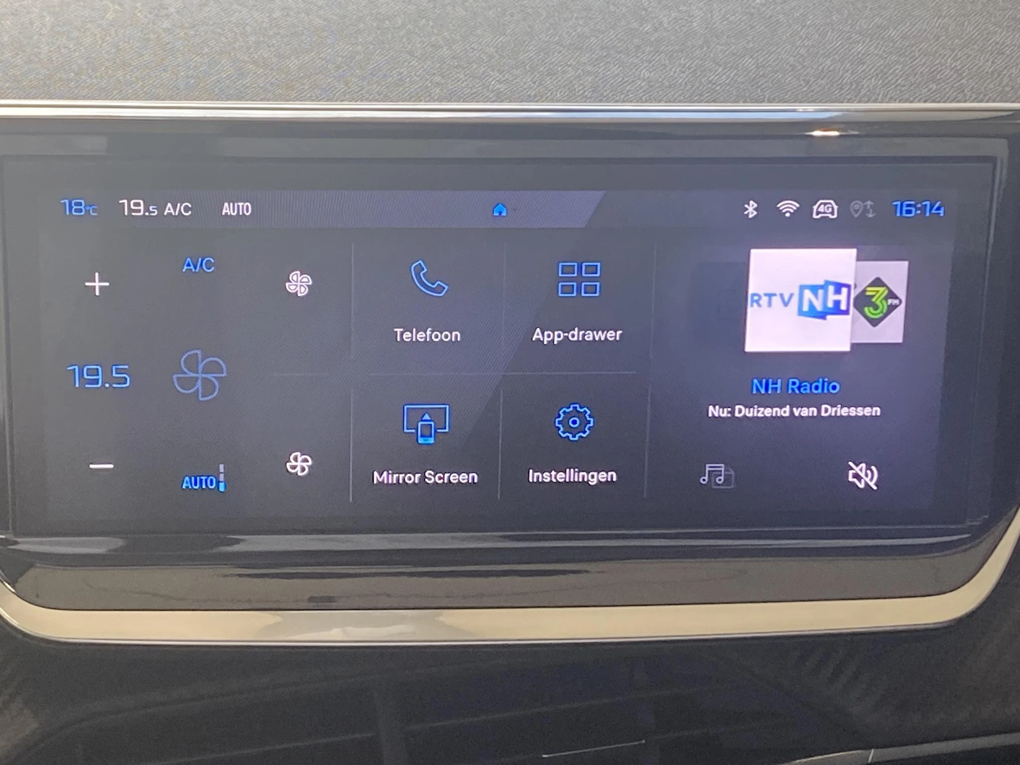 Peugeot-208-image-27