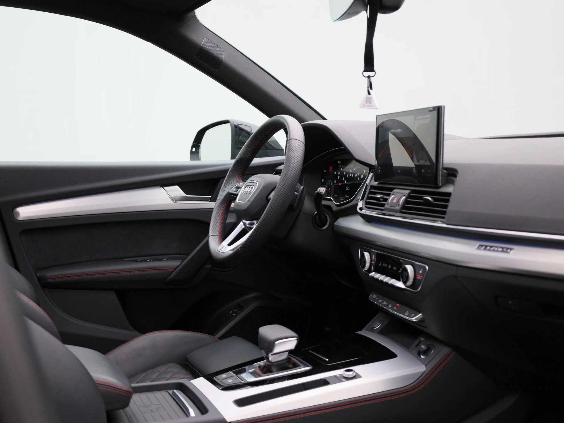 Audi Q5 50 TFSI e S edition Competition 299 PK