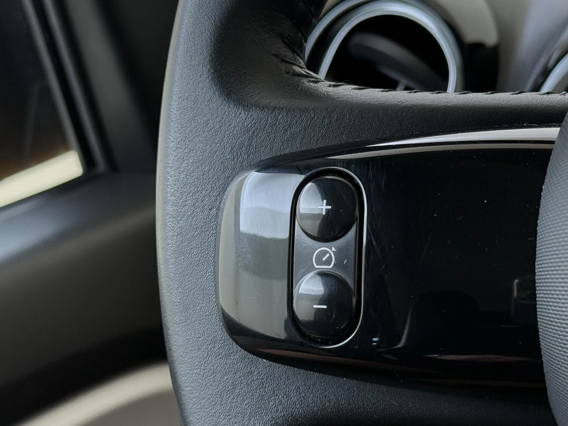 Renault-Twingo-image-12