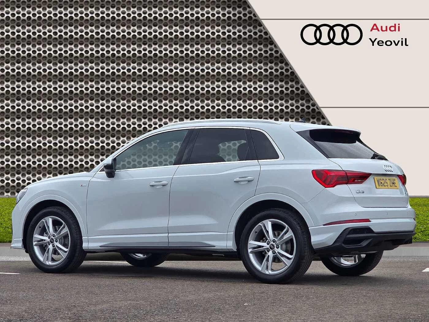 Audi-Q3-image-15