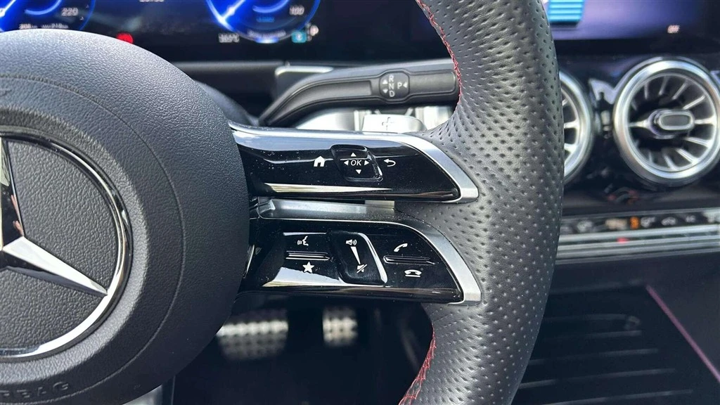 Mercedes-Benz-EQB-image-13