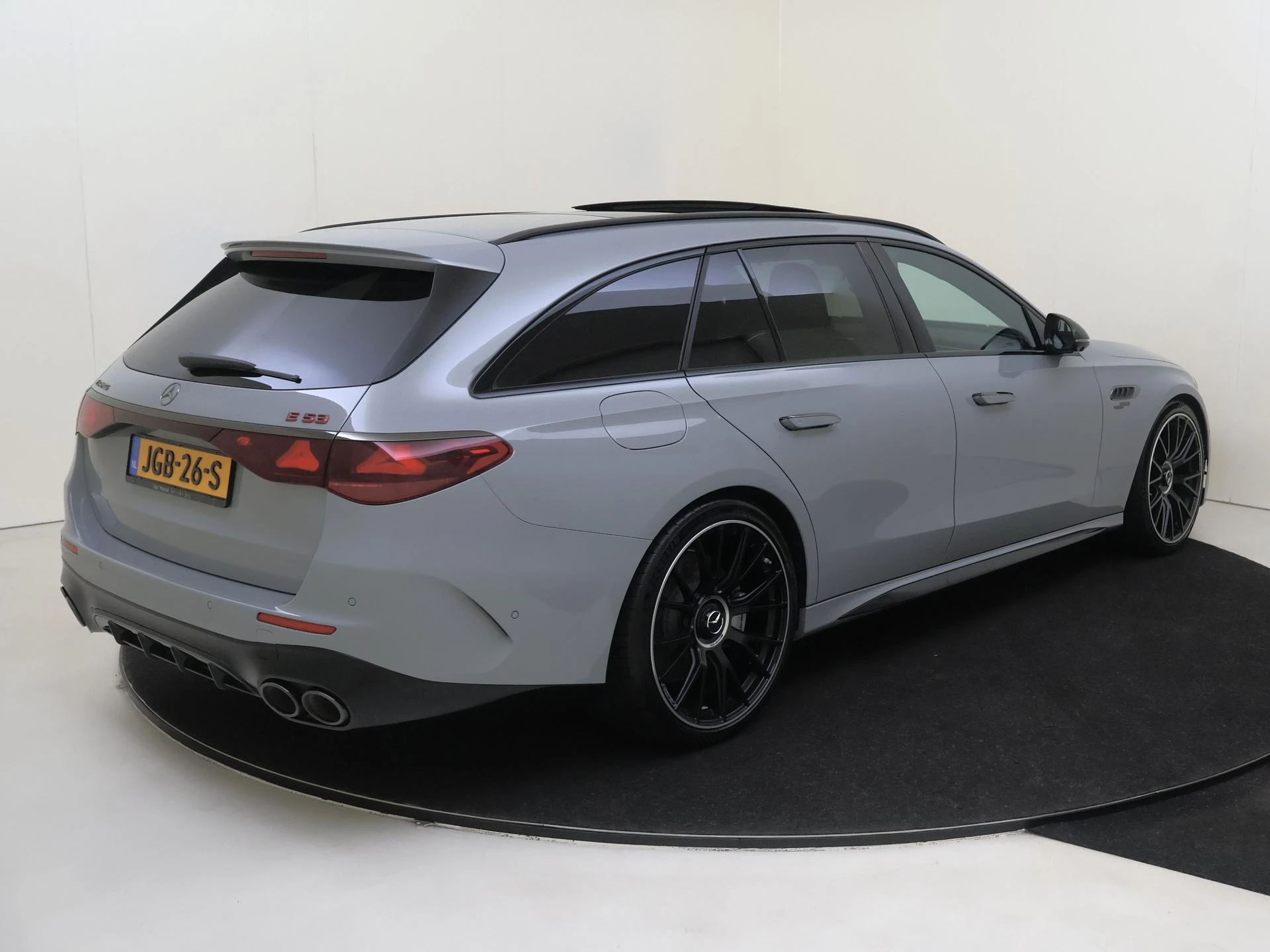 Mercedes-Benz-E-Klasse-image-1