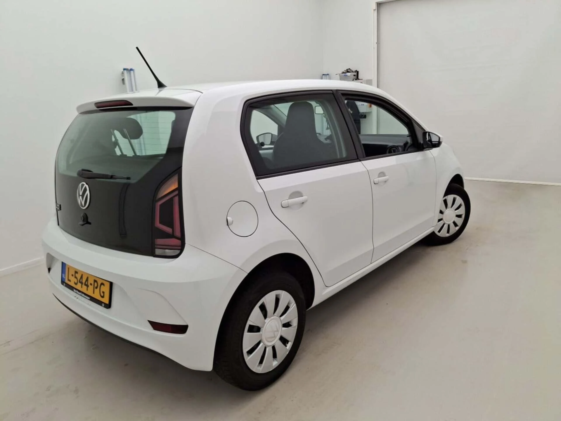 Volkswagen-up!-image-1