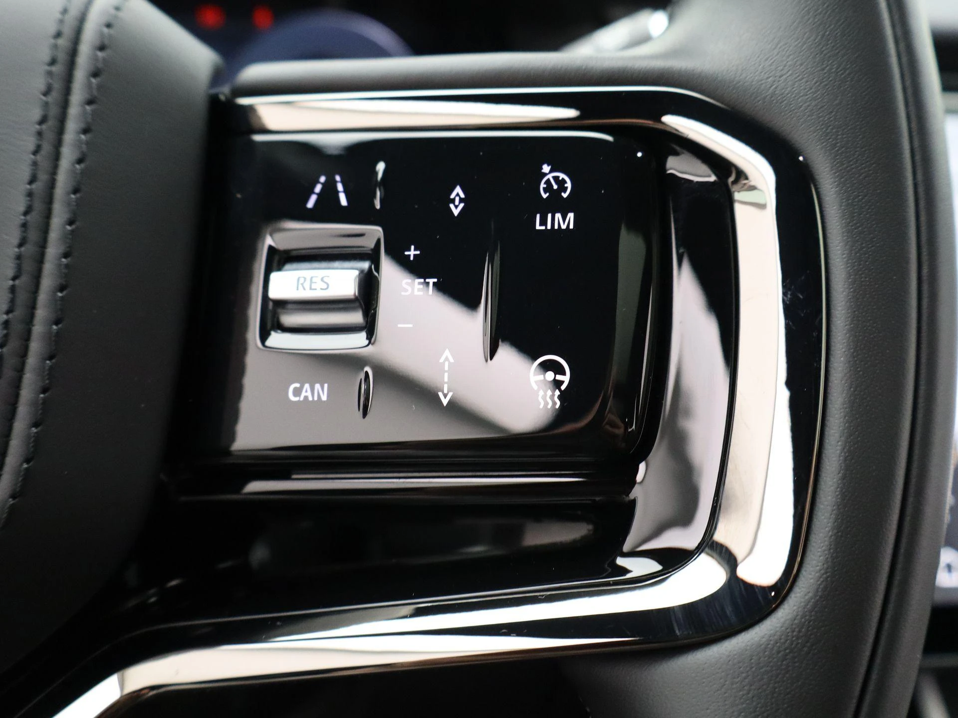 Land Rover-Range Rover Velar-image-27