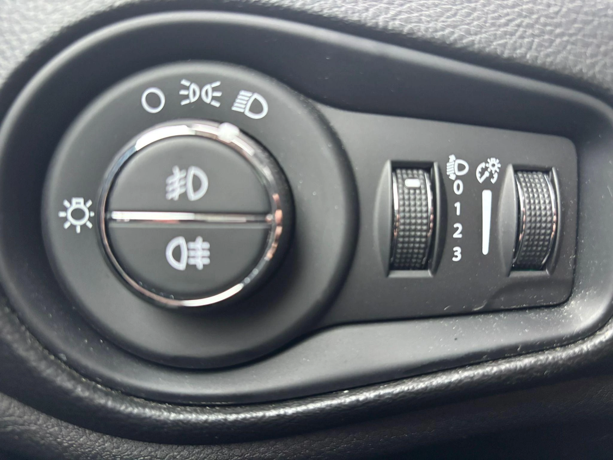 Jeep-Renegade-image-11