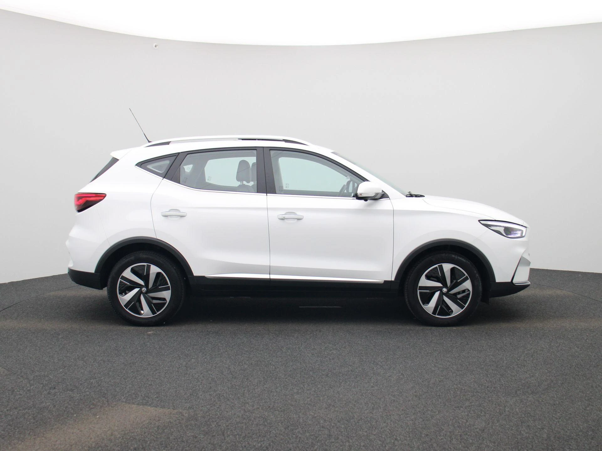 MG-ZS EV-image-5