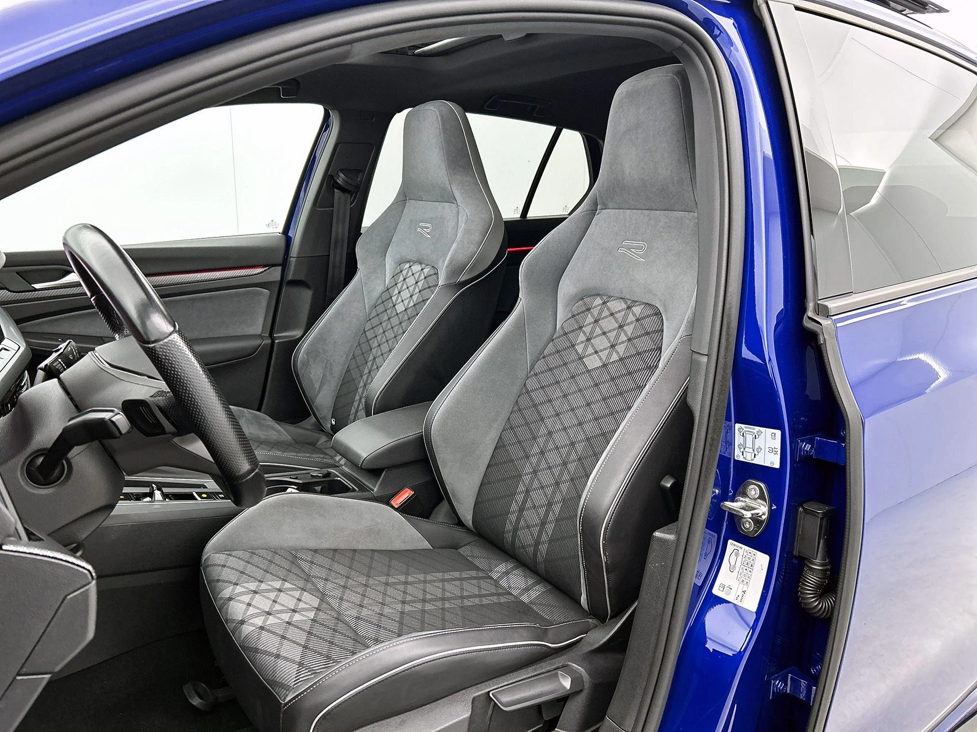 Volkswagen-Golf-image-38