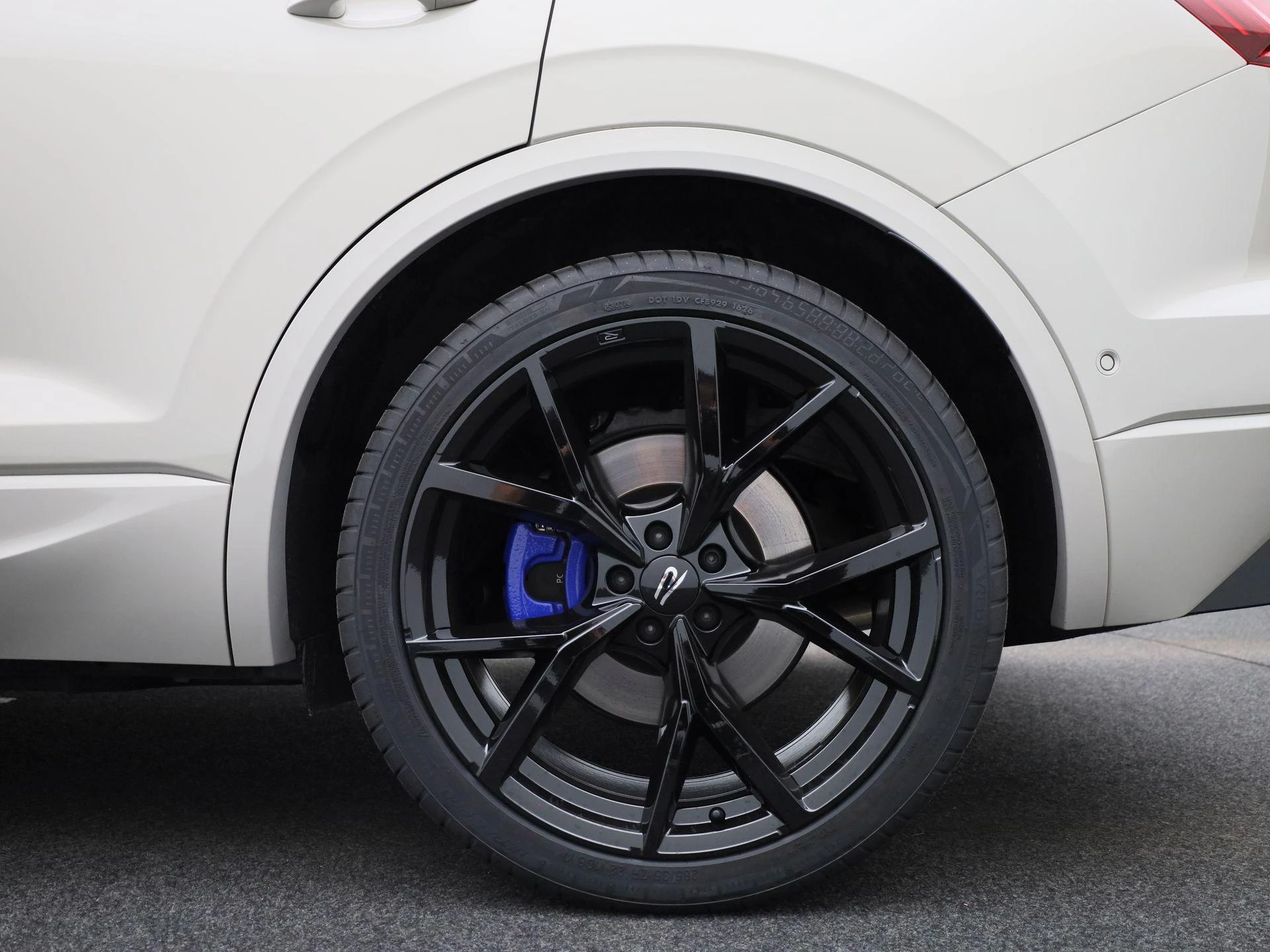 Volkswagen-Touareg-image-12