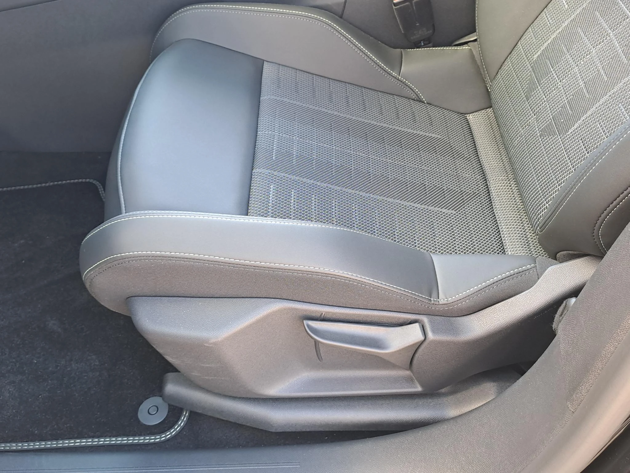 Peugeot-e-3008-image-15