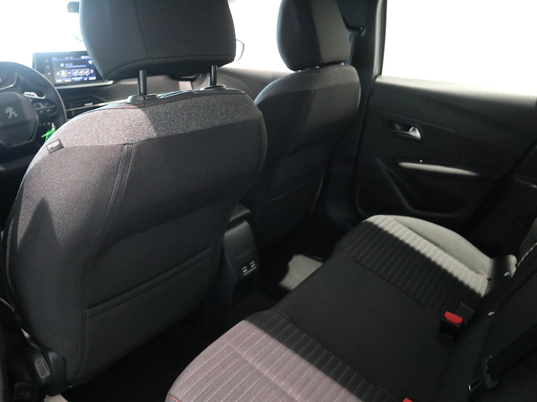 Peugeot-208-image-10