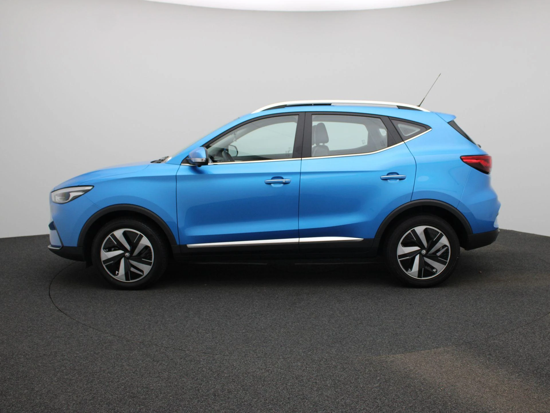 MG-ZS EV-image-3