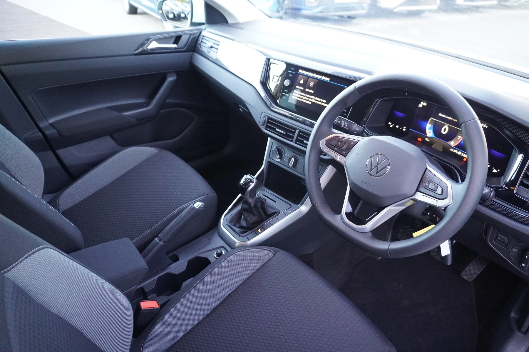Volkswagen-Polo-image-5