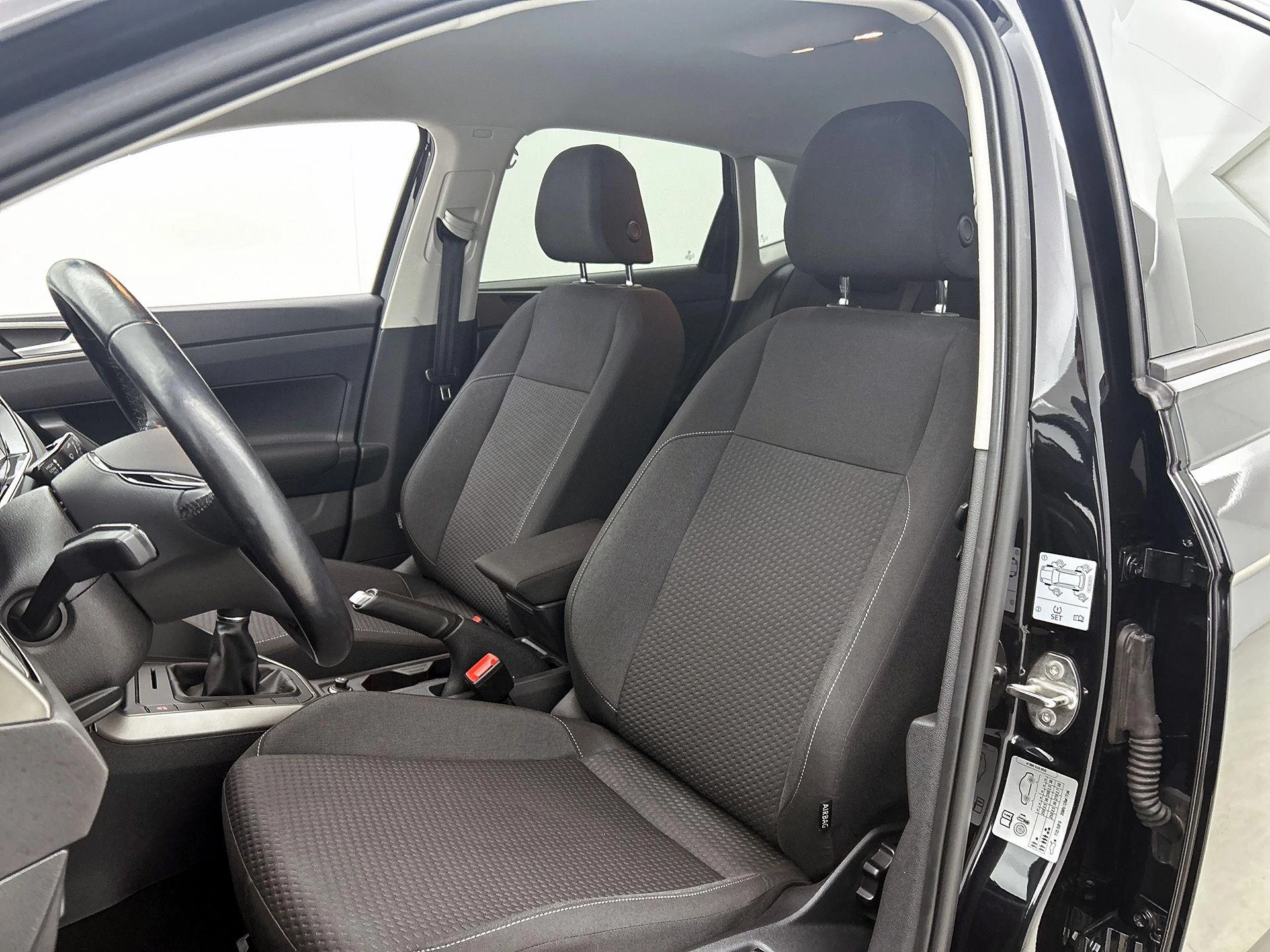 Volkswagen-Polo-image-29