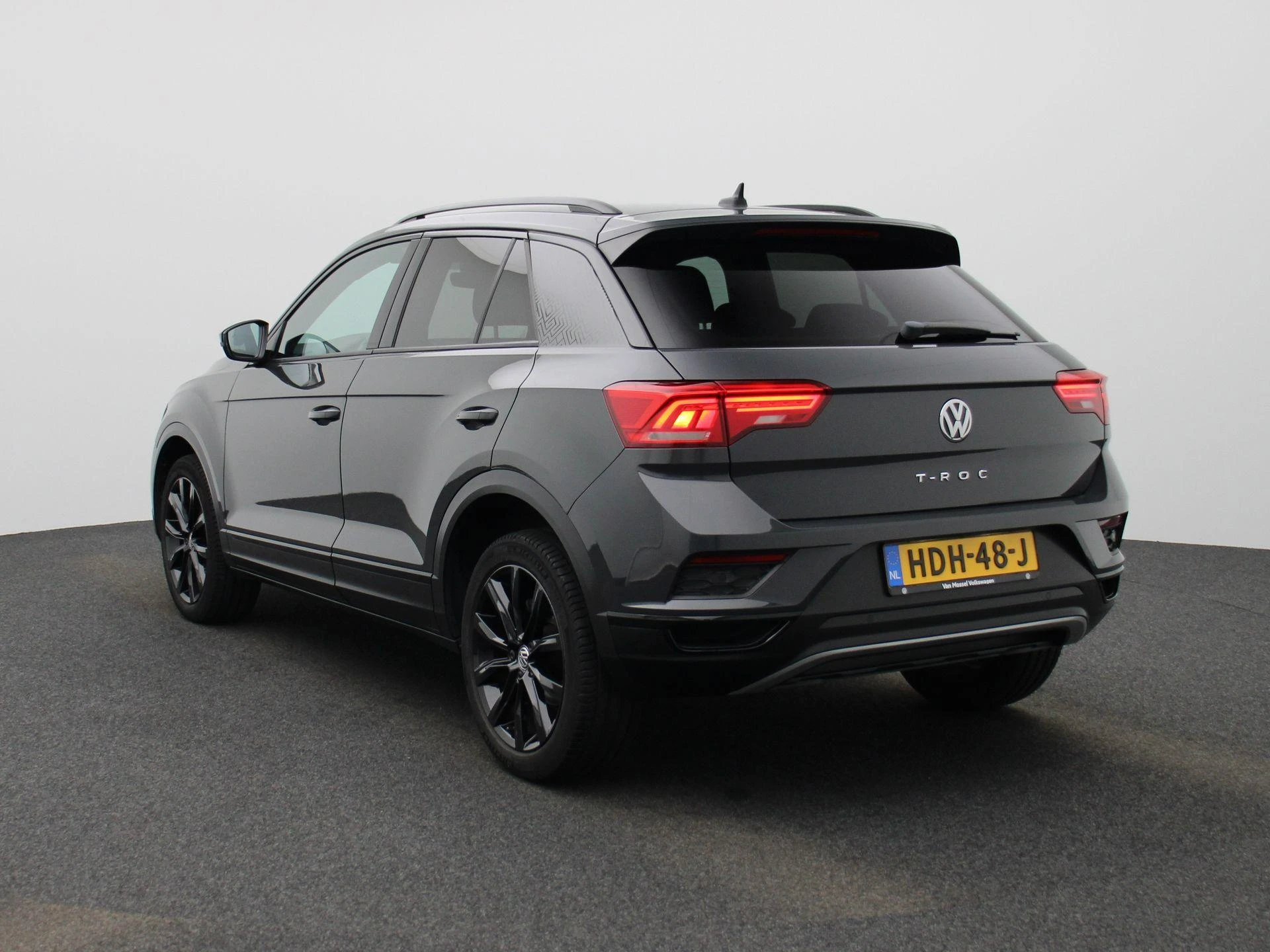 Volkswagen-T-Roc-image-1