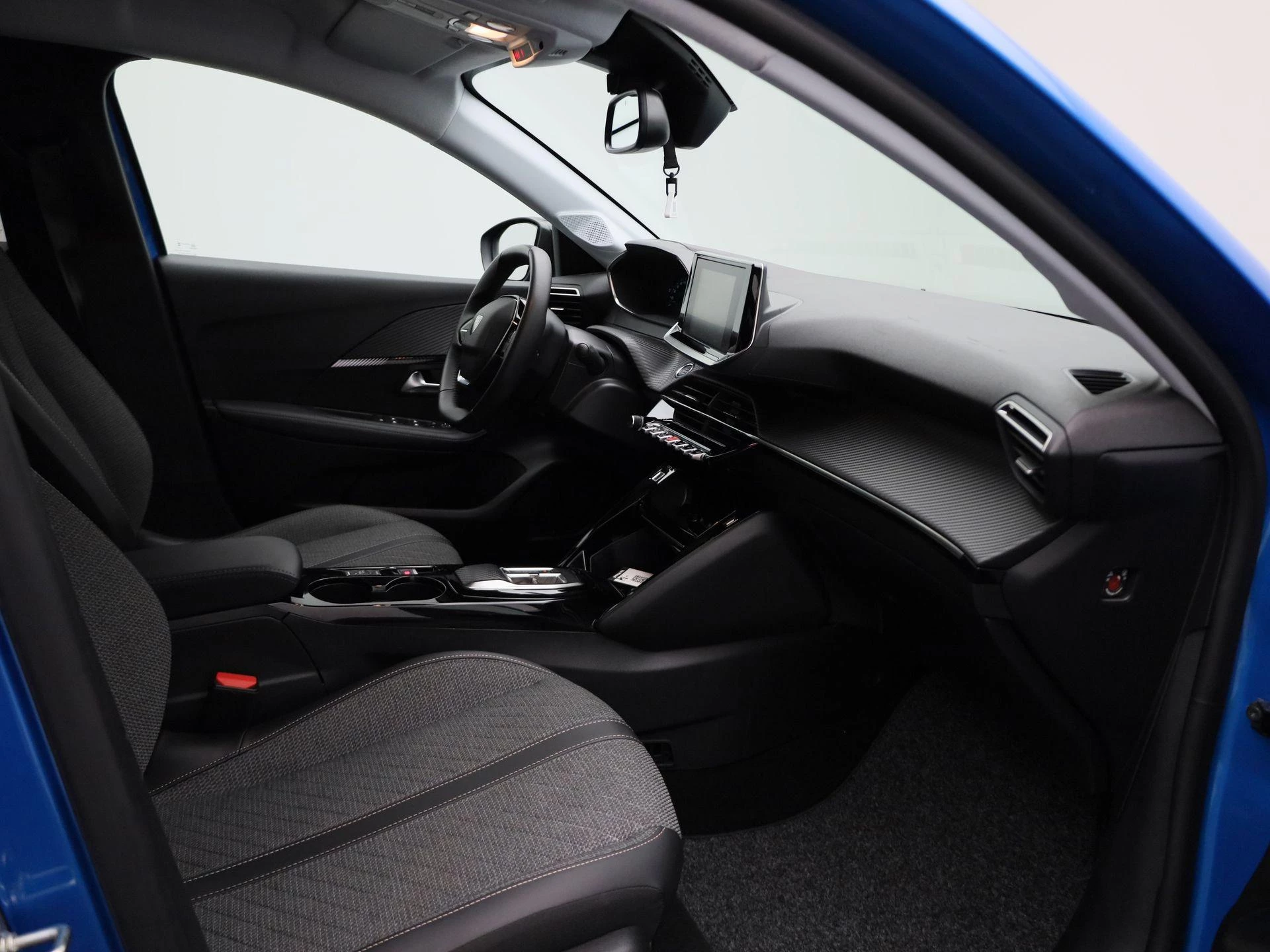 Peugeot-e-208-image-31