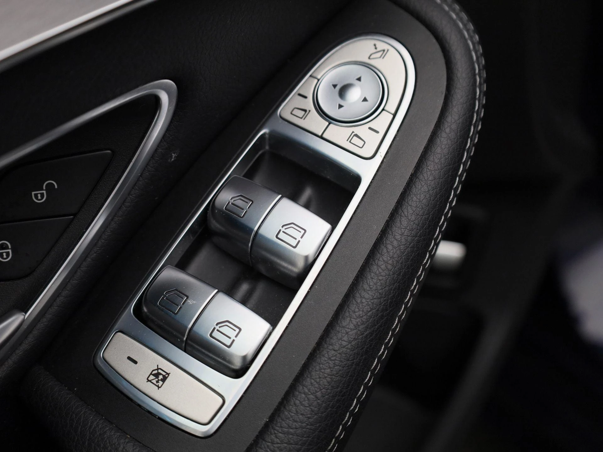 Mercedes-Benz-C-Klasse-image-39