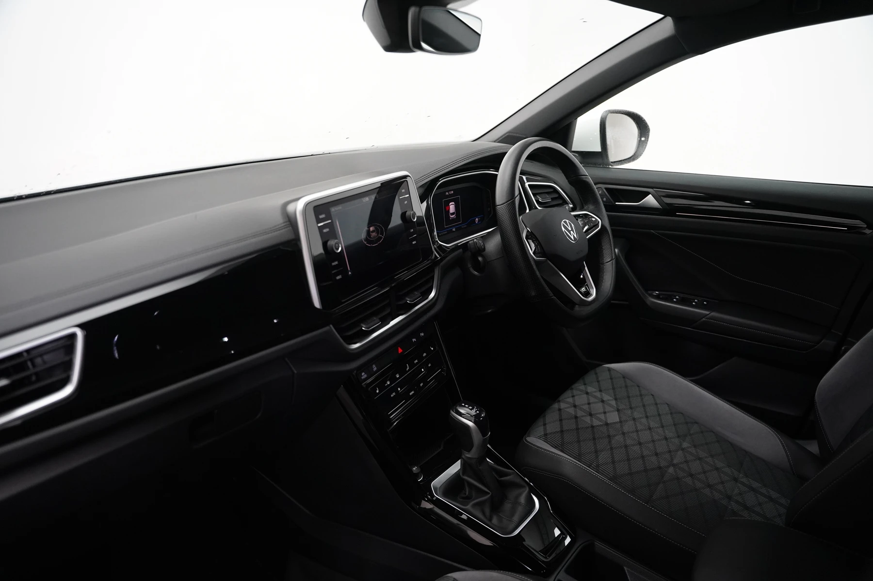 Volkswagen-T-Roc-image-1