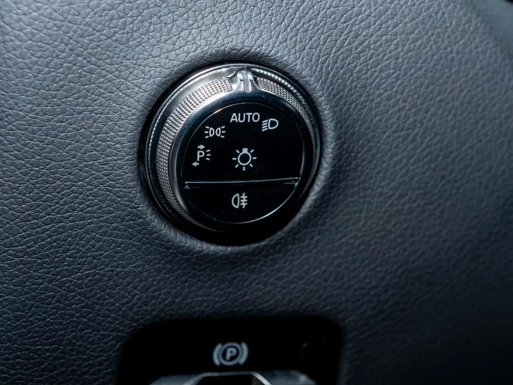 Mercedes-Benz-GLC 300 d-image-14