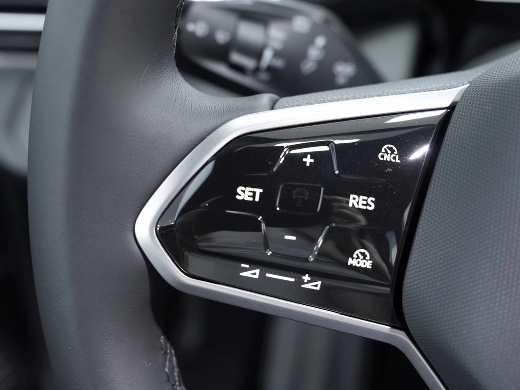 Volkswagen ID.4 77 kWh Autom. Pro AHK Wärmepumpe Tech-Paket