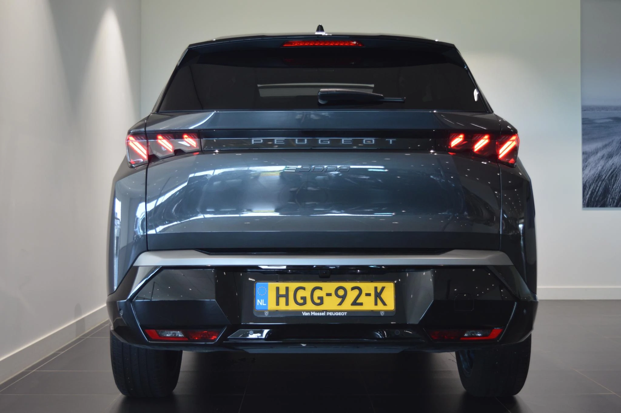 Peugeot-e-5008-image-5