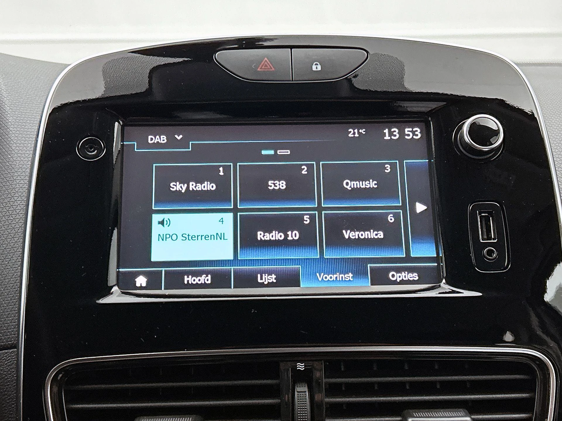 Renault-Clio-image-18