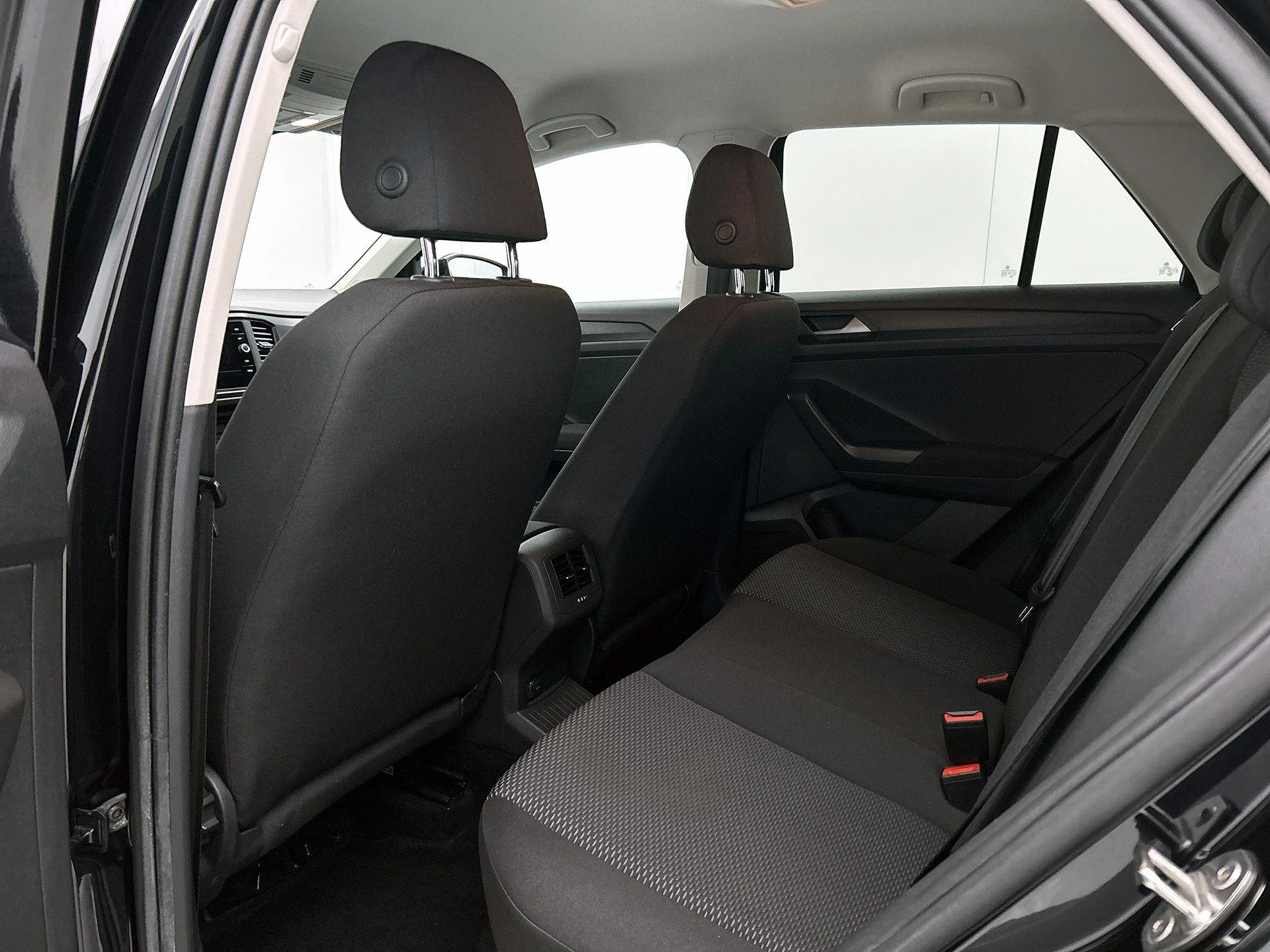 Volkswagen-T-Roc-image-24