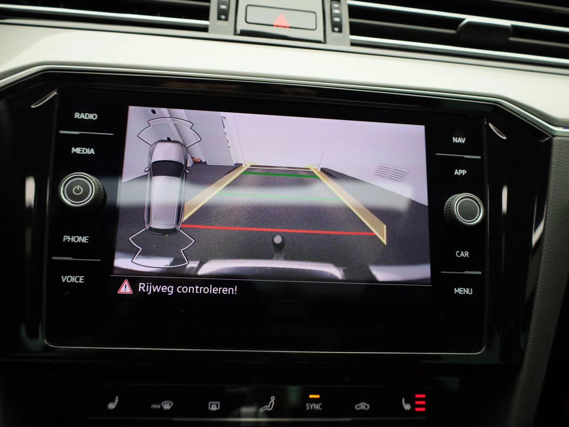 Volkswagen-Passat-image-34