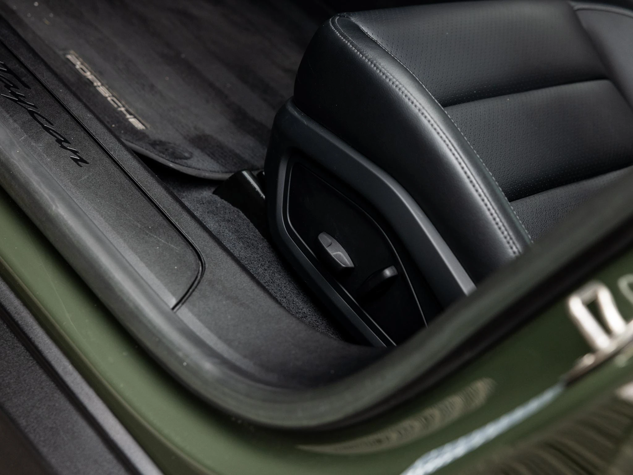 Porsche-Taycan-image-18