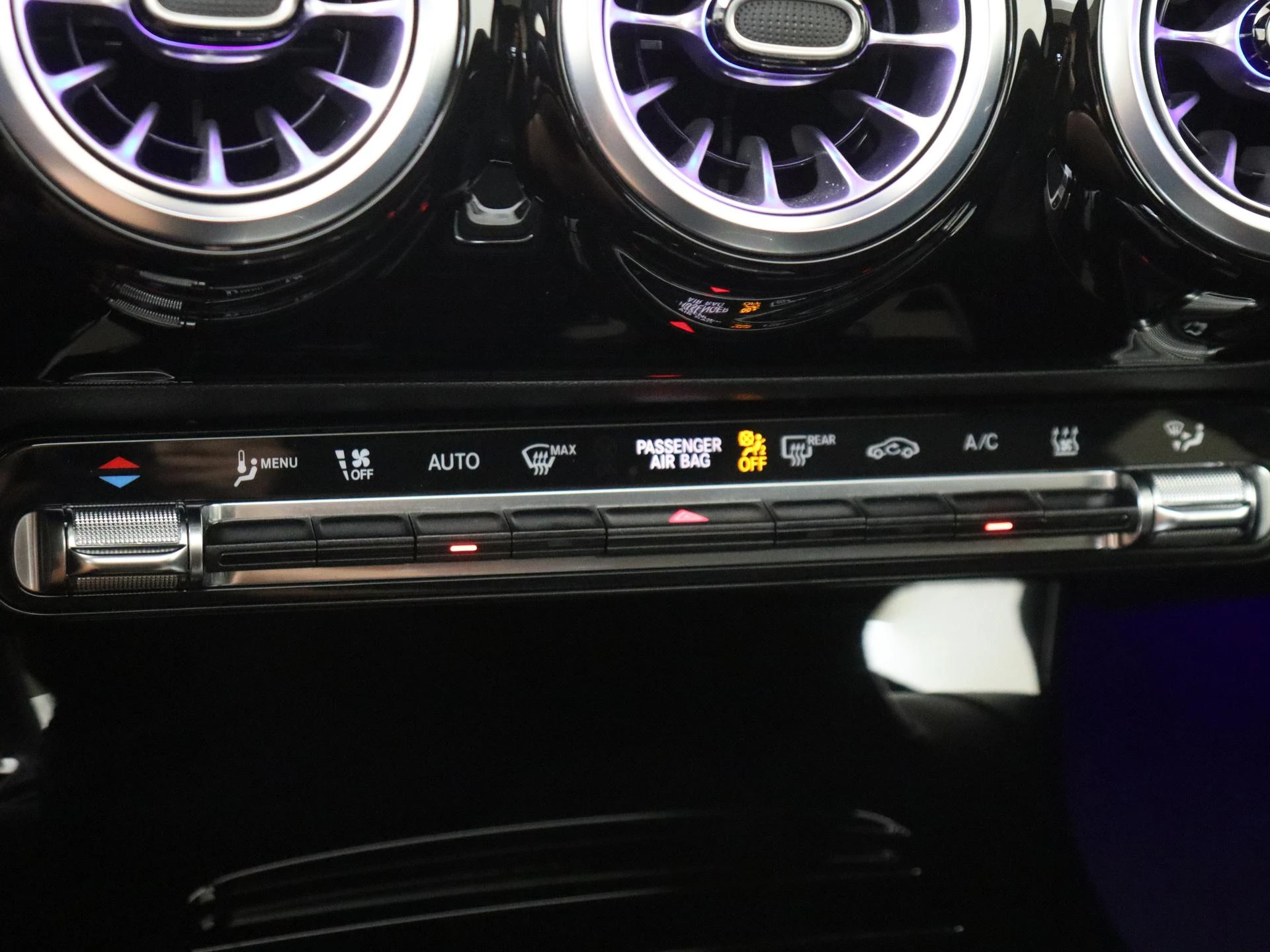 Mercedes-Benz-CLA-image-19