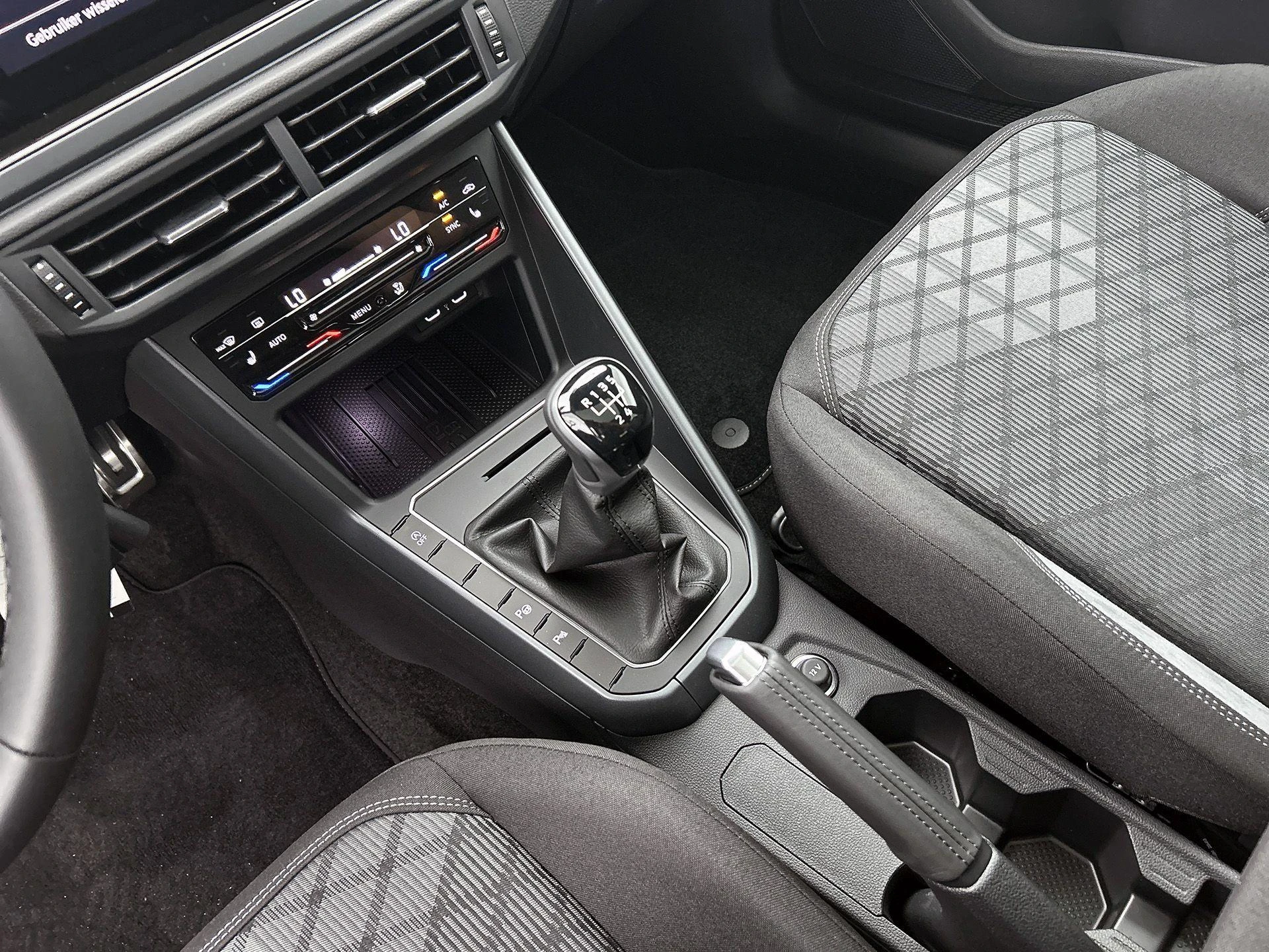 Volkswagen-Polo-image-19