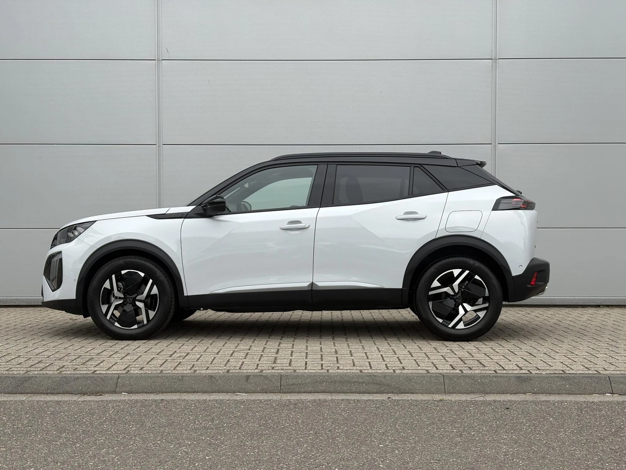 Peugeot 2008 1.2 Hybrid 145 GT