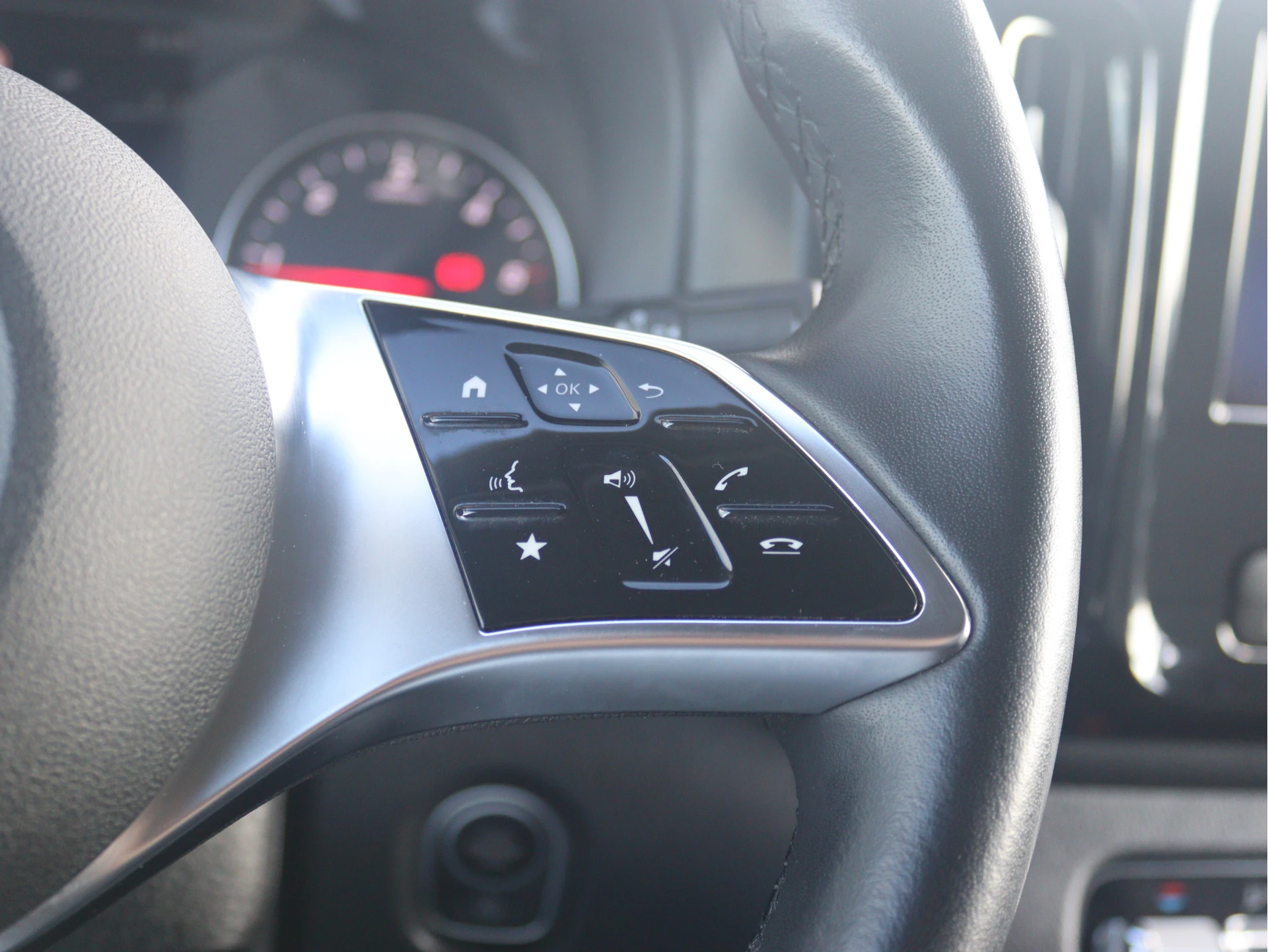 Mercedes-Benz-Vito-image-7