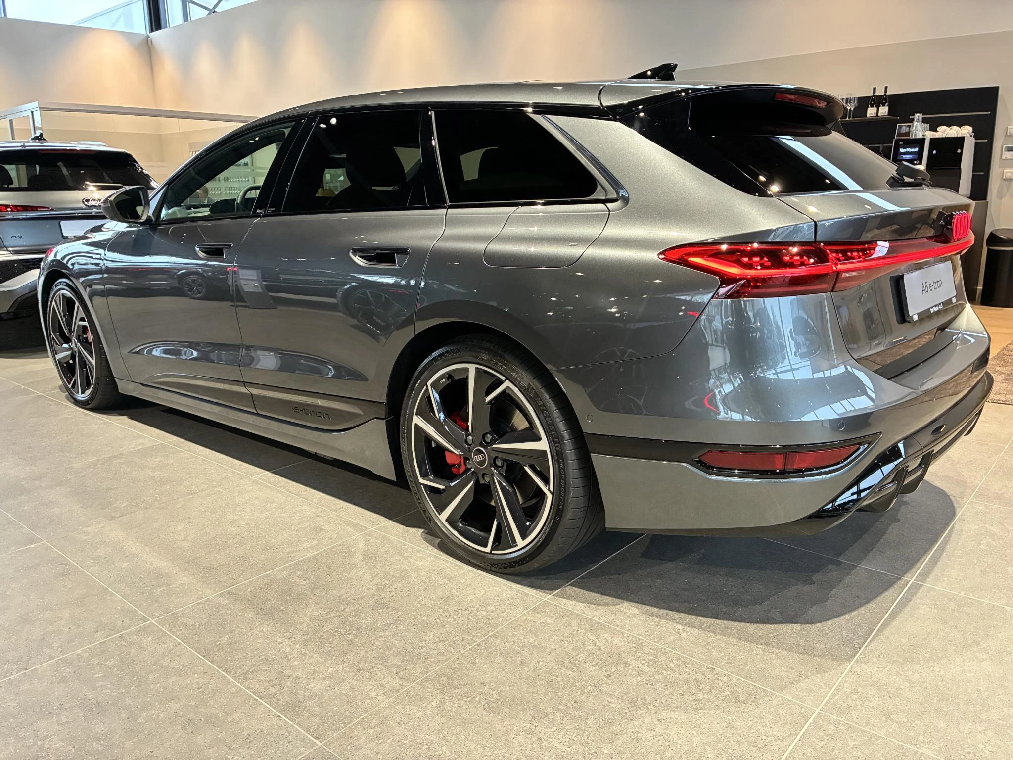 Audi-A6 Avant e-tron-image-1