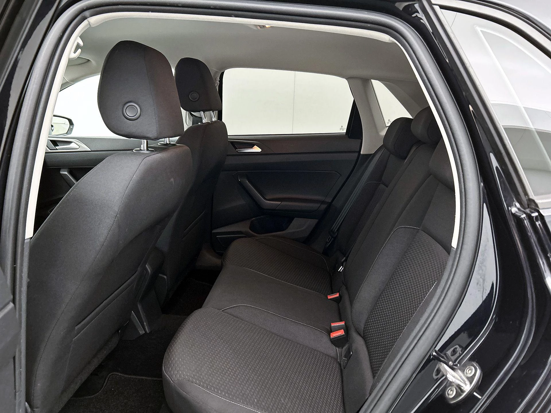 Volkswagen-Polo-image-25