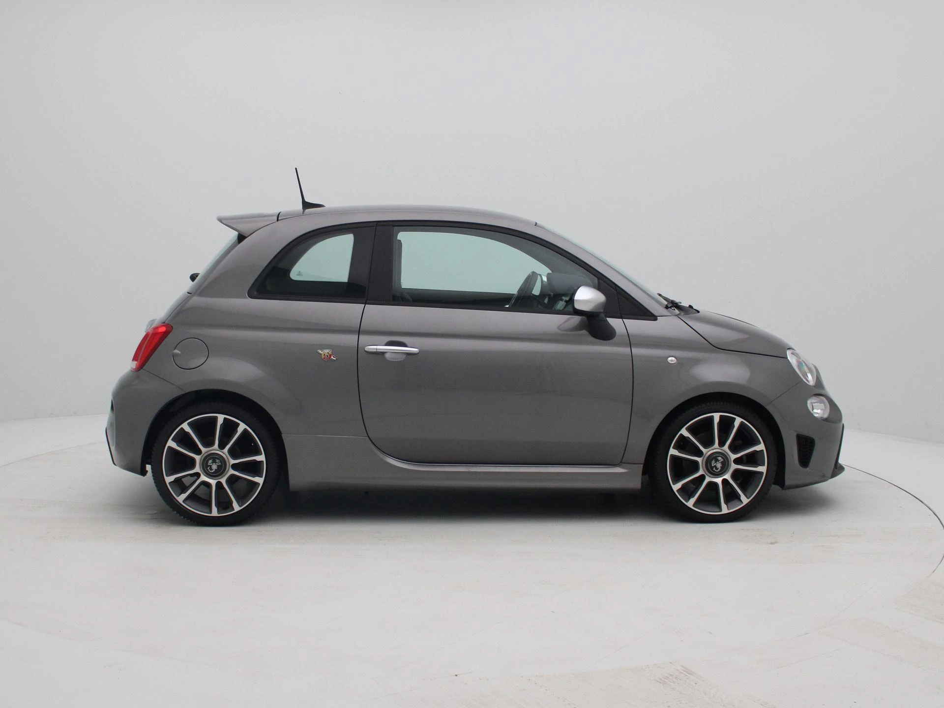 Abarth-595-image-5