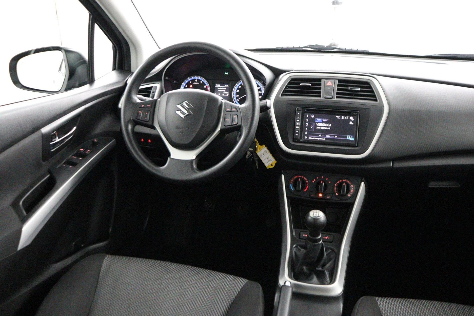 Suzuki-S-Cross-image-47