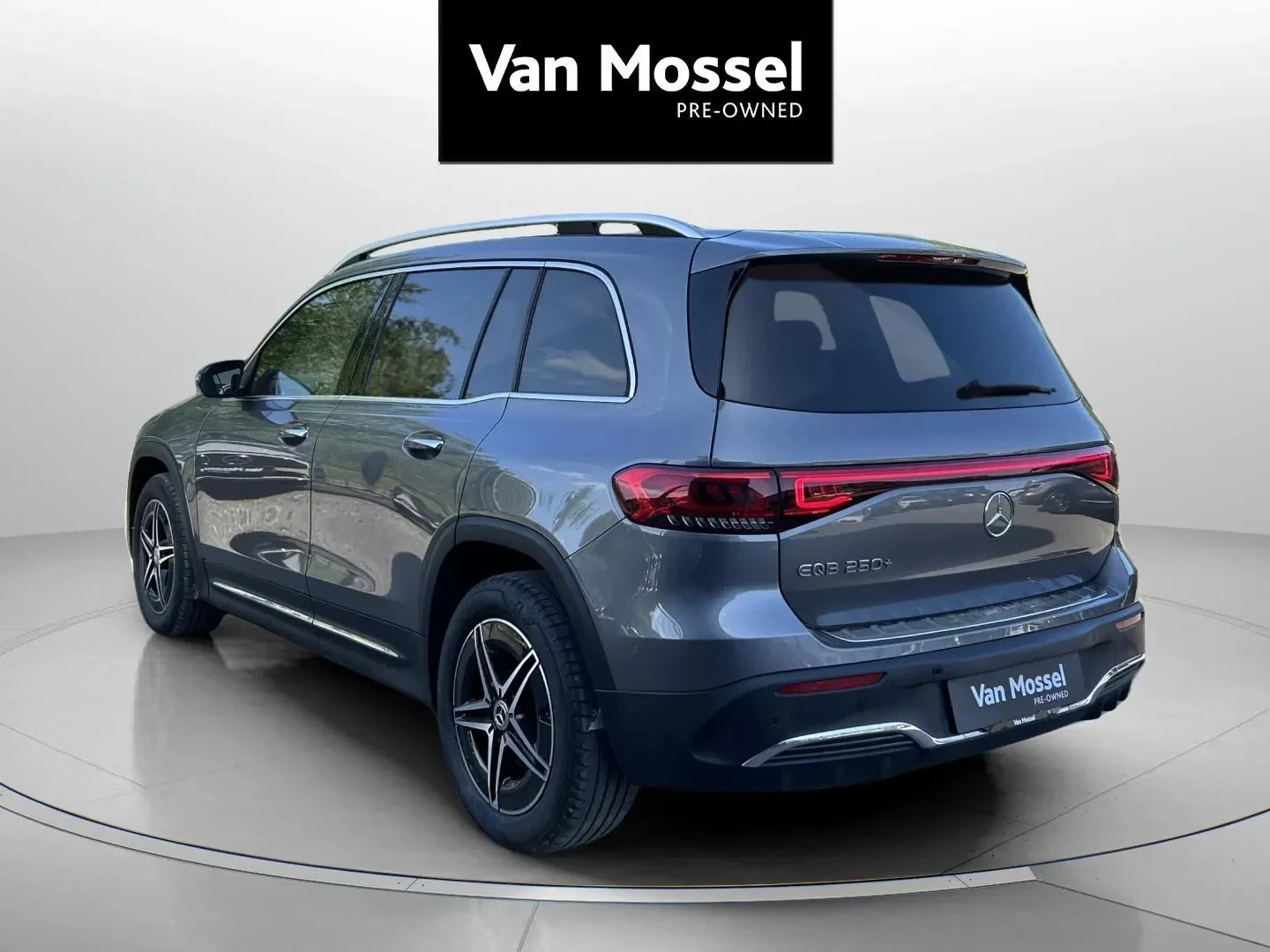 Mercedes-Benz-EQB-image-6