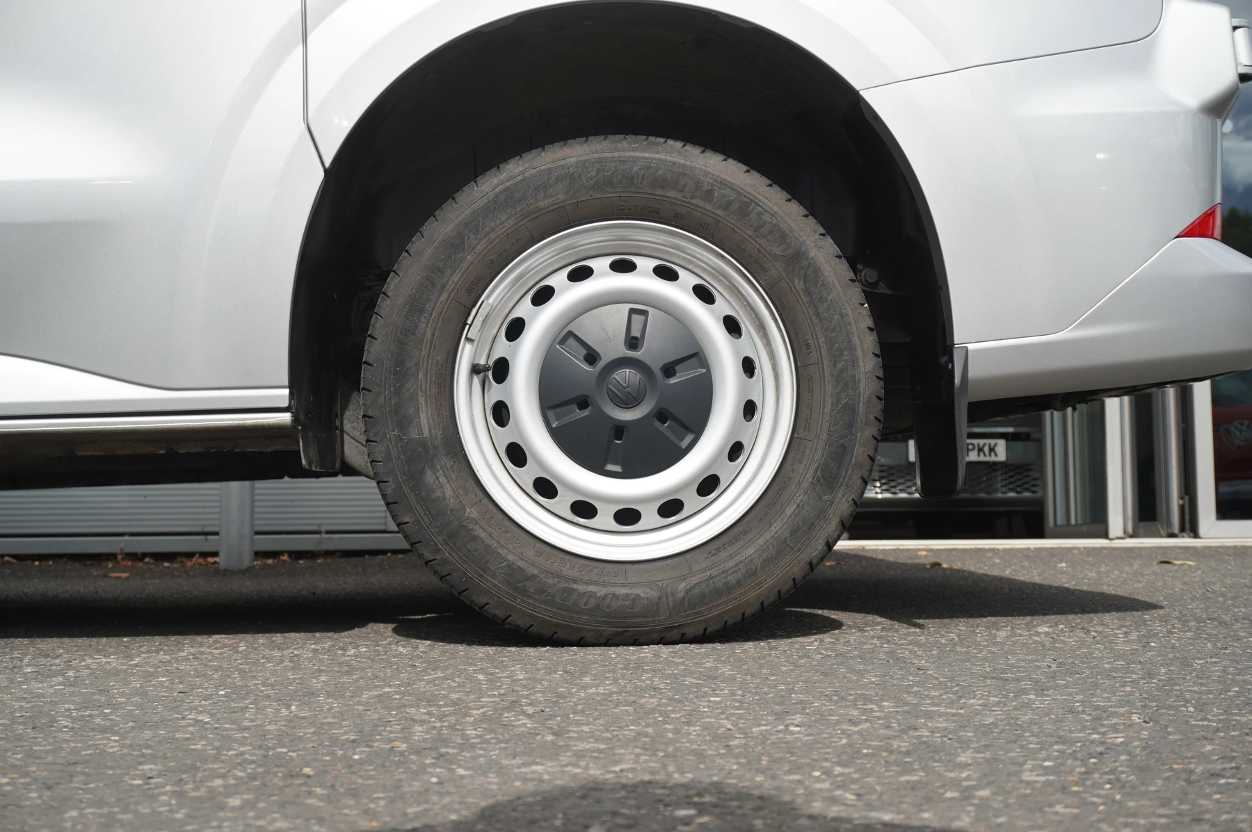 Volkswagen-Transporter-image-27
