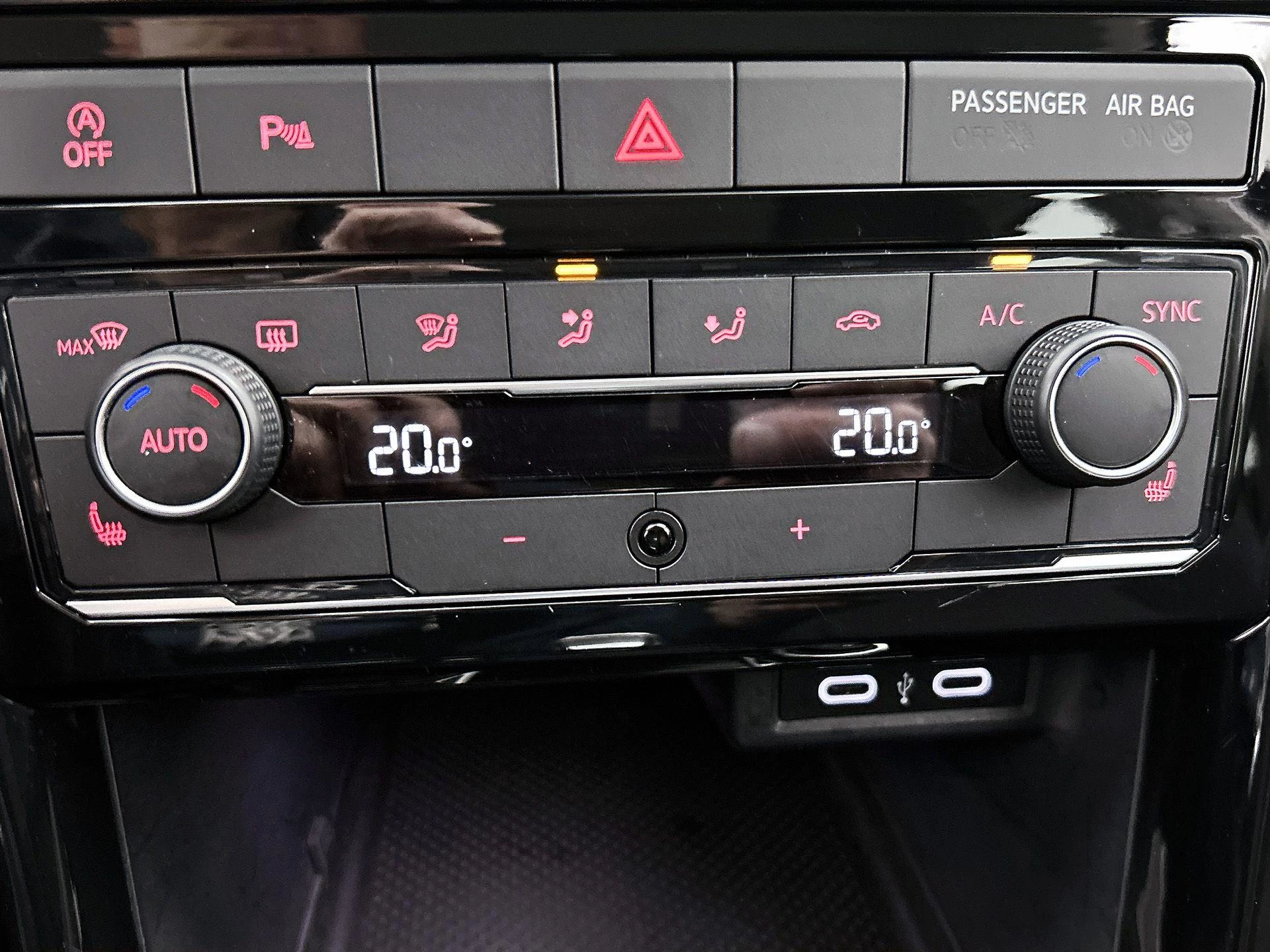 Volkswagen-T-Cross-image-18