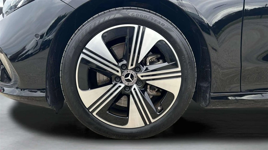 Mercedes-Benz-CLA-image-8