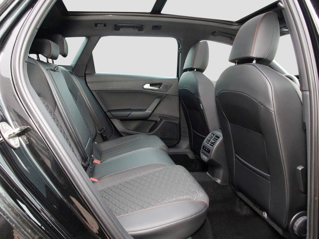 SEAT Leon Sportstourer eTSI UPE 46.330 FR Black Ed.