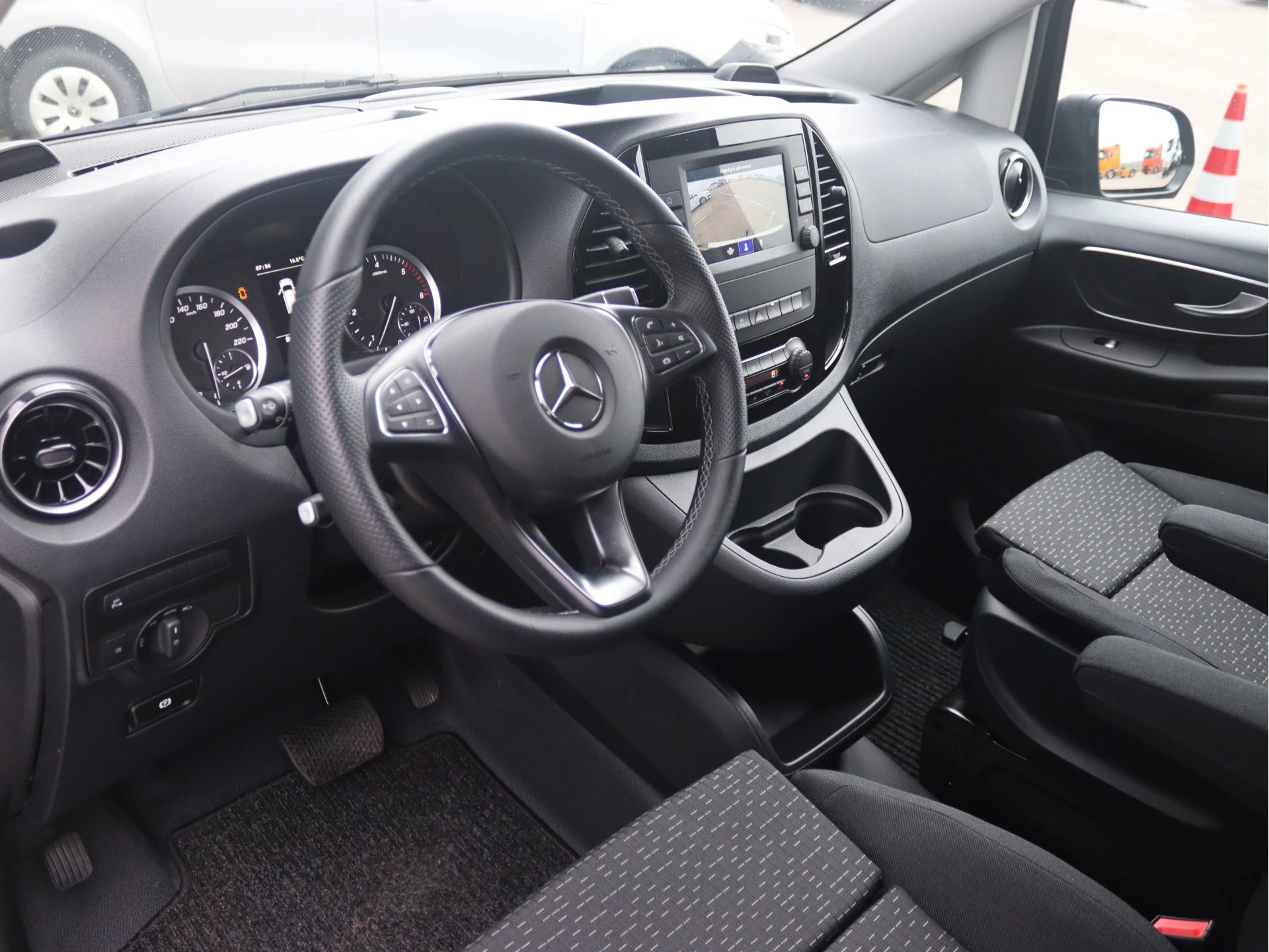 Mercedes-Benz-Vito-image-3