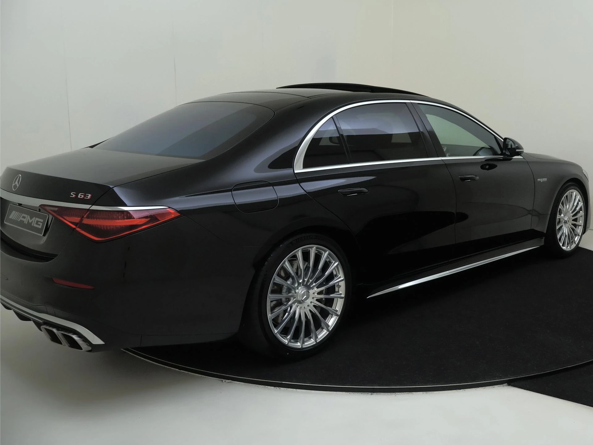 Mercedes-Benz-S-Klasse-image-5