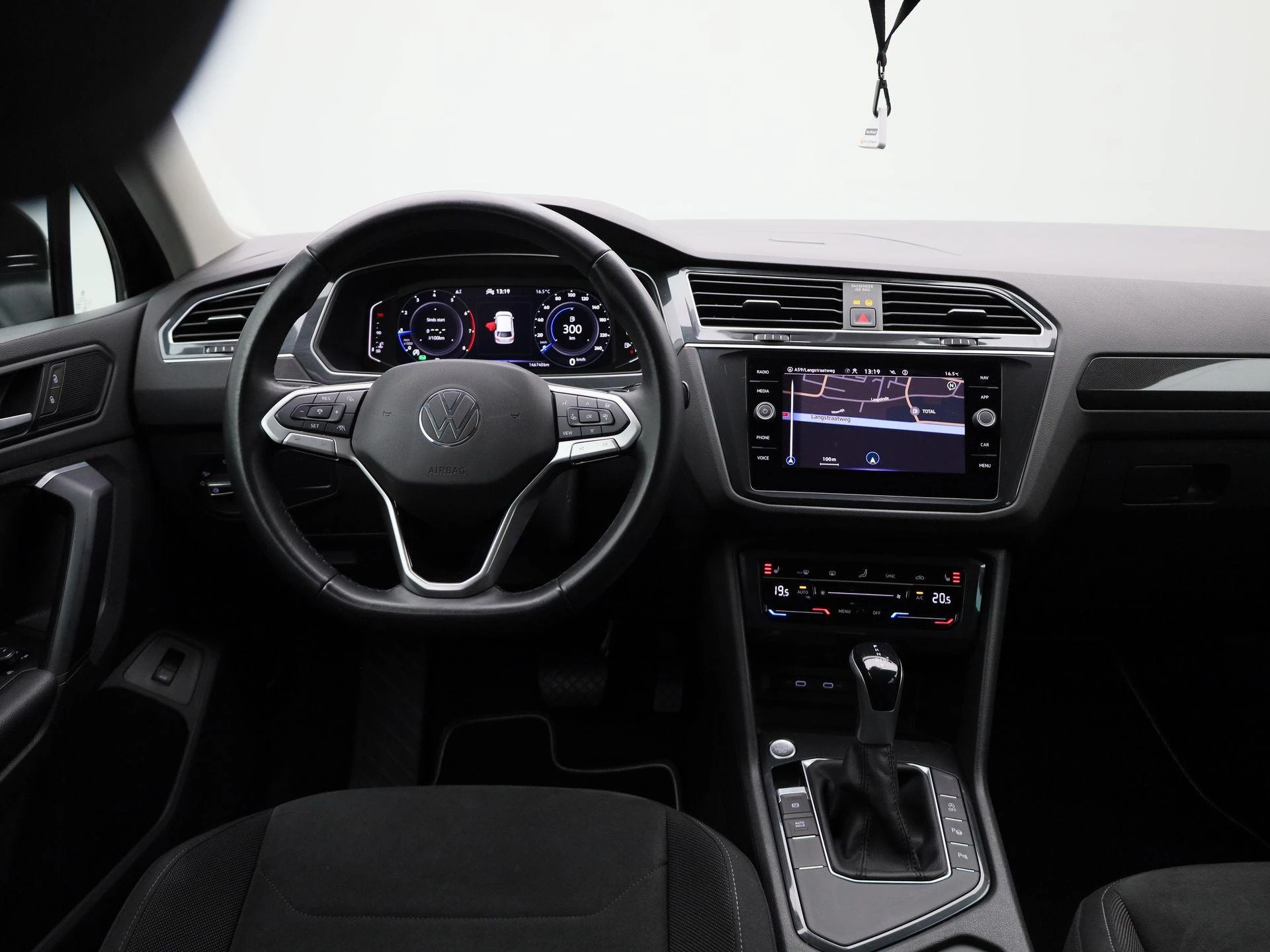Volkswagen-Tiguan-image-6