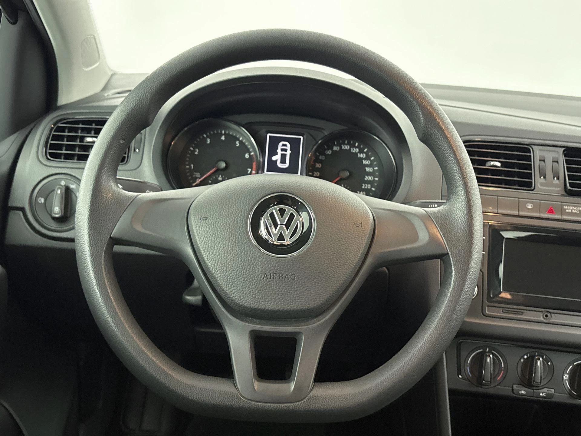 Volkswagen-Polo-image-15