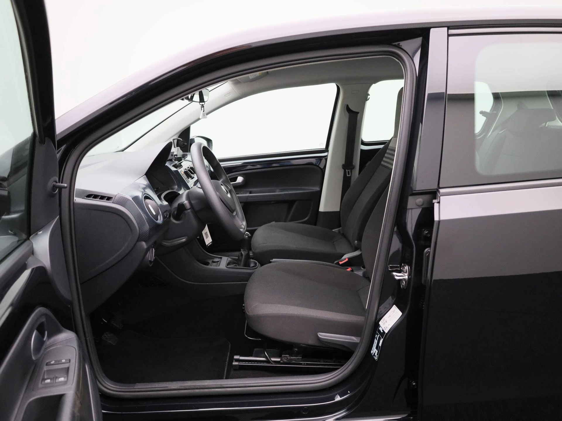 Volkswagen-up!-image-8