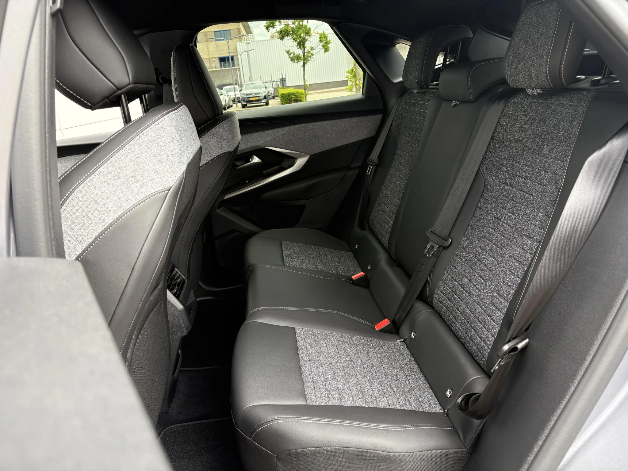 Peugeot 3008 1.6 plug-in Hybrid 195 Allure