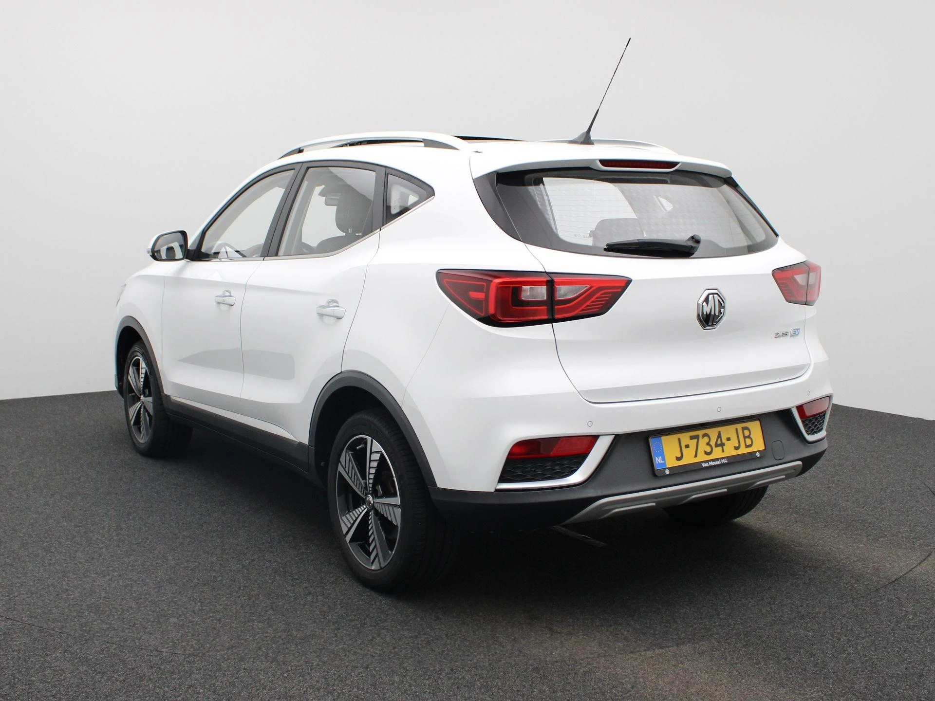 MG-ZS EV-image-1