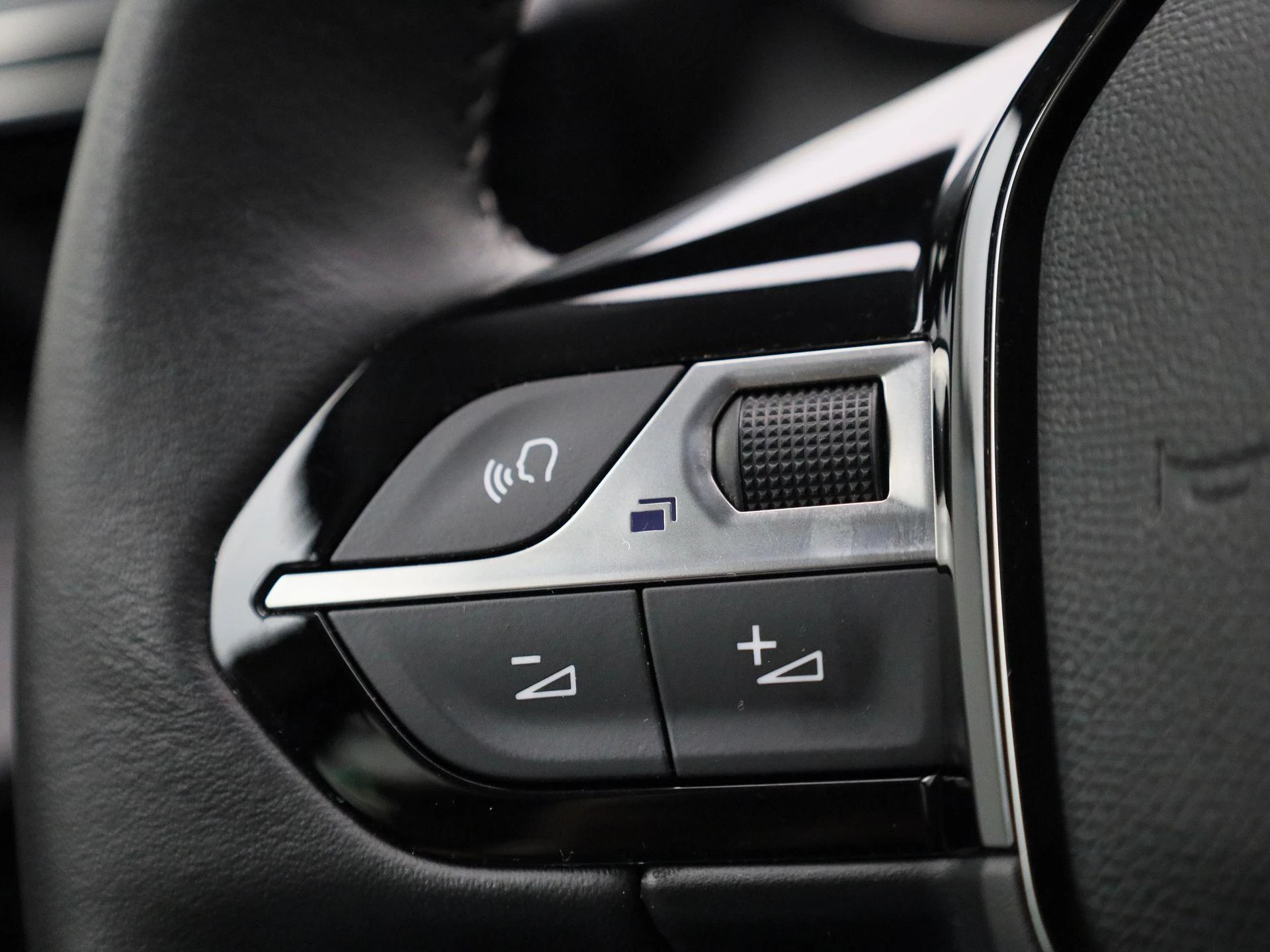 Peugeot-e-208-image-16